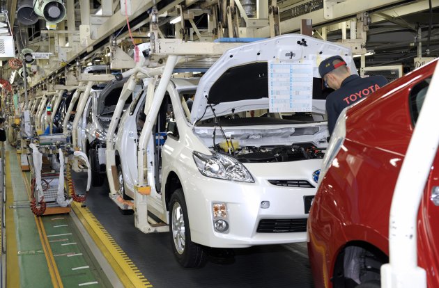Toyota a devansat GM şi Volkswagen după ce a vândut 9,98 milioane vehicule în 2013
