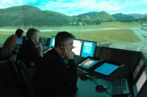 Controlorii de trafic aerian se pot antrena, de azi, pe un simulator 3D