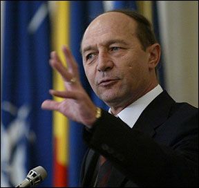 Traian Băsescu: „Firmele care ştiu despre acte de corupţie să ne spună”