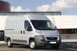 Înmatriculările de vehicule pentru pasageri au scăzut, iar cele pentru mărfuri au crescut