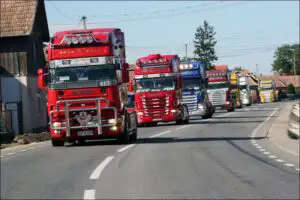 Transportatorii rutieri anunță o majorare cu „minimum 1%” a tarifelor