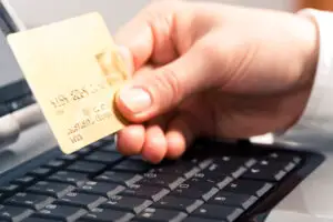 Parteneriat Vodafone – Alpha Bank pentru plata facturilor