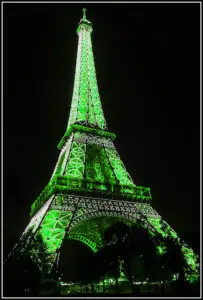 EcoEiffel: Eoliene şi panouri solare pe turnul francez