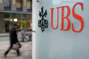 Fără precedent: Angajaţii unei bănci elveţiene nu au voie să meargă în Franţa