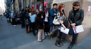 AVERTISMENT: 500.000 de români şi-ar putea pierde locul de muncă în 2013