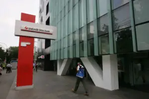 De ce și-a înjumătățit profitul Unicredit Bank