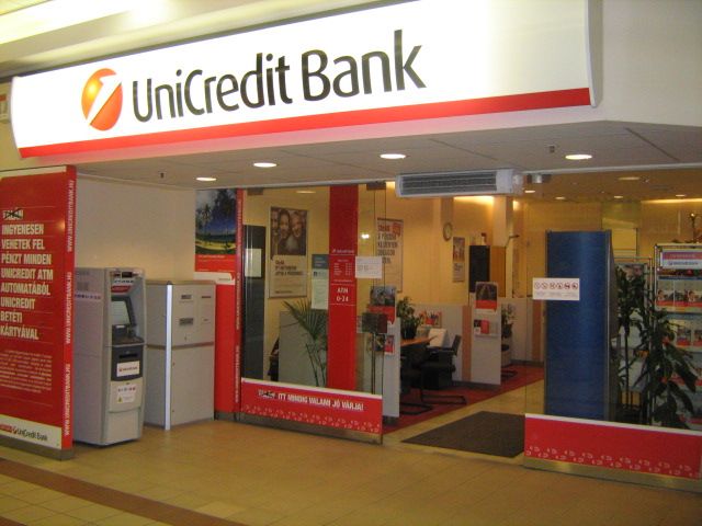 UniCredit vrea să deschidă 300 de noi sucursale în România