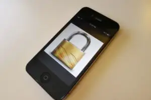 Renunţă la chei. Iată cum poţi să îţi deschizi uşa cu telefonul mobil