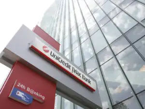 Fitch a retrogradat subsidiarele din România, Croaţia şi Rusia ale UniCredit