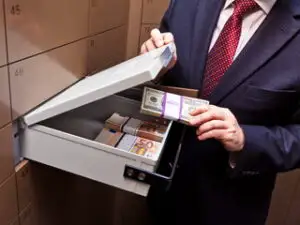 Grecii bogaţi se sustrag de la plata impozitelor