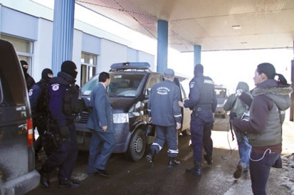 15 vameşi şi poliţişti de la PTF Moraviţa rămân în arest preventiv