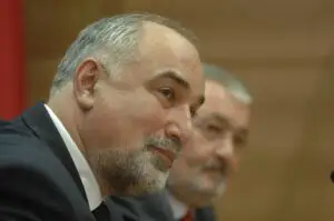 Vosganian: „Dacă cumva contextul internaţional va fi ca în 2009, România va fi pierdută”