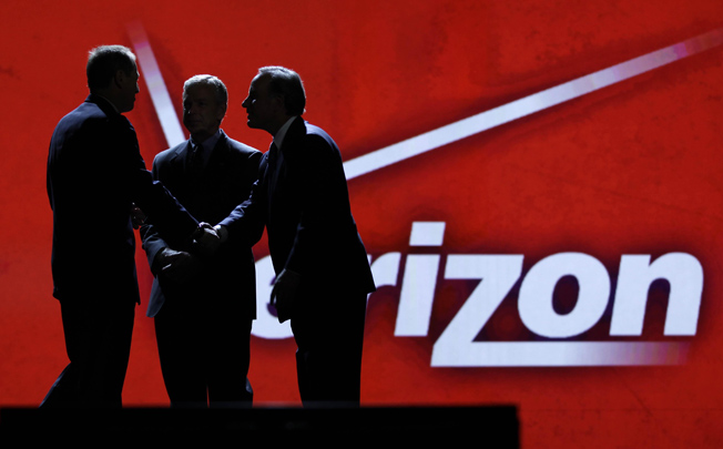 Verizon este pe punctul de a prelua participaţia Vodafone la Verizon Wireless pentru 130 de miliarde de dolari