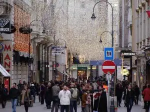 Vienezii sunt pregătiţi să arunce cu banii în ciuda avertismentelor financiare