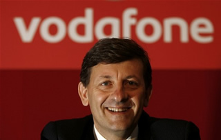 Şefii Vodafone i-au prezentat lui Boc investiţii de peste 500 milioane de euro, în România, în următorii 5 ani