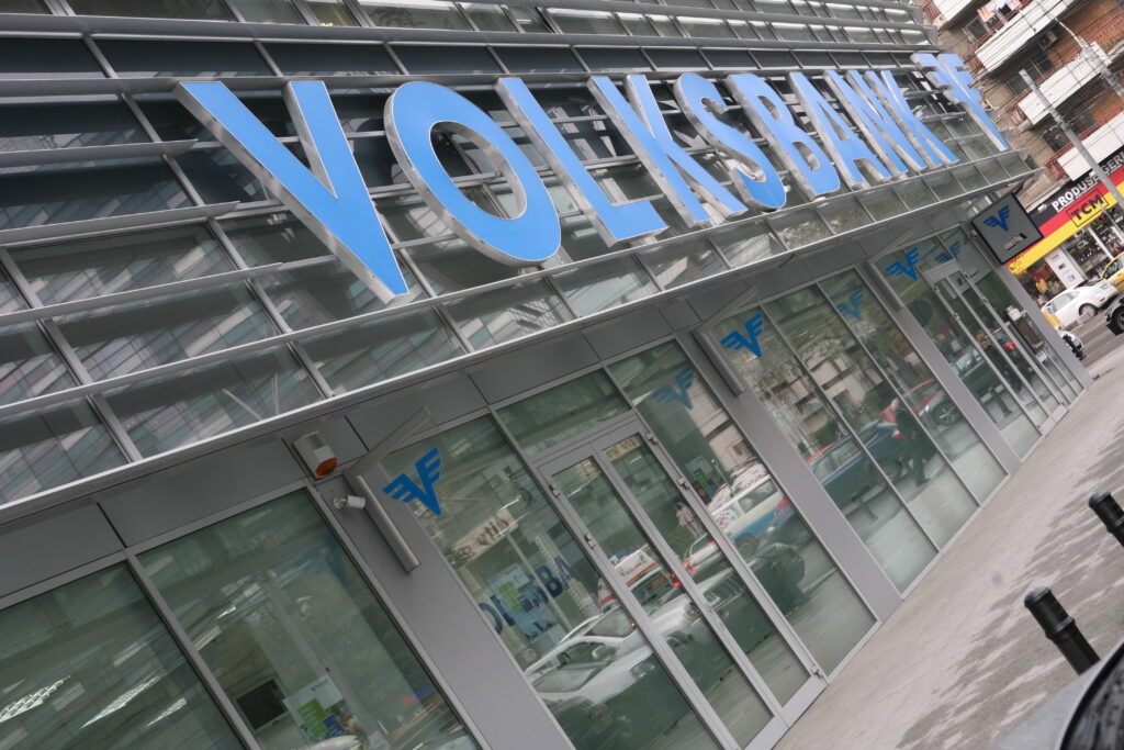 Volksbank acuză judecătorii clienţi de declanşarea unei „cruciade împotriva băncii”