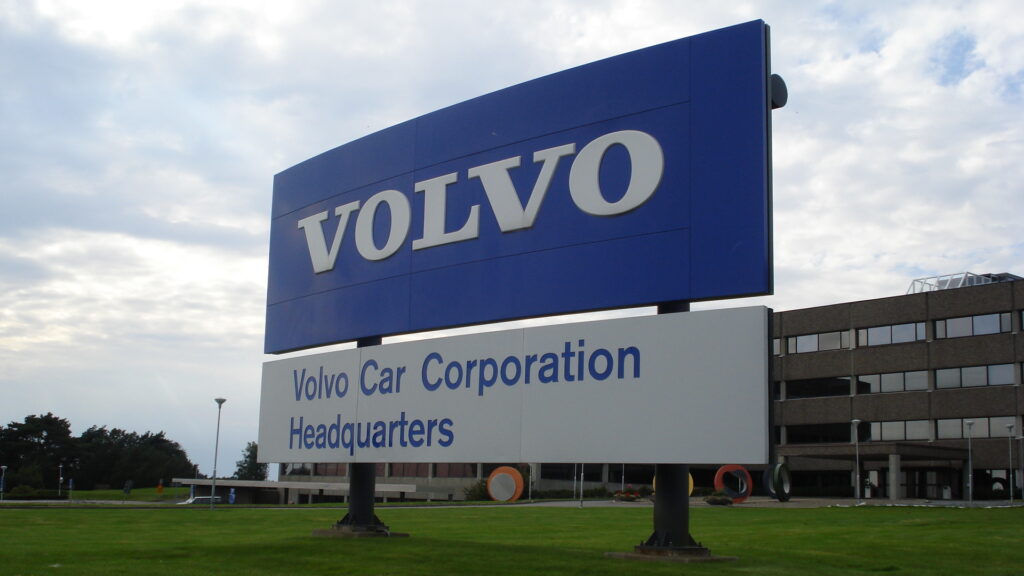 Vânzarea participaţiei deţinute la Volvo nu afectează ratingul Renault