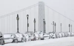 Gerul din SUA: Temperaturi de minus 50 de grade, mii de zboruri anulate și 16 morți