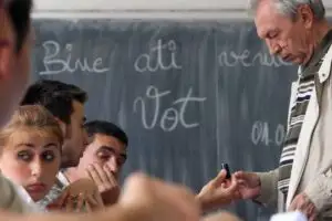 Candidaţii la parlamentare NU au voie să ofere produse alimentare, alcool, tutun