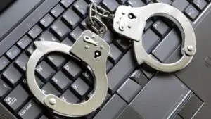 PIRATERIA SOFTWARE:  Poliţia a deschis 250 dosare penale în opt luni