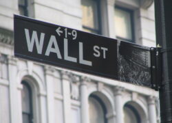 De ce Wall Street nu pare să se îngrijoreze de default?