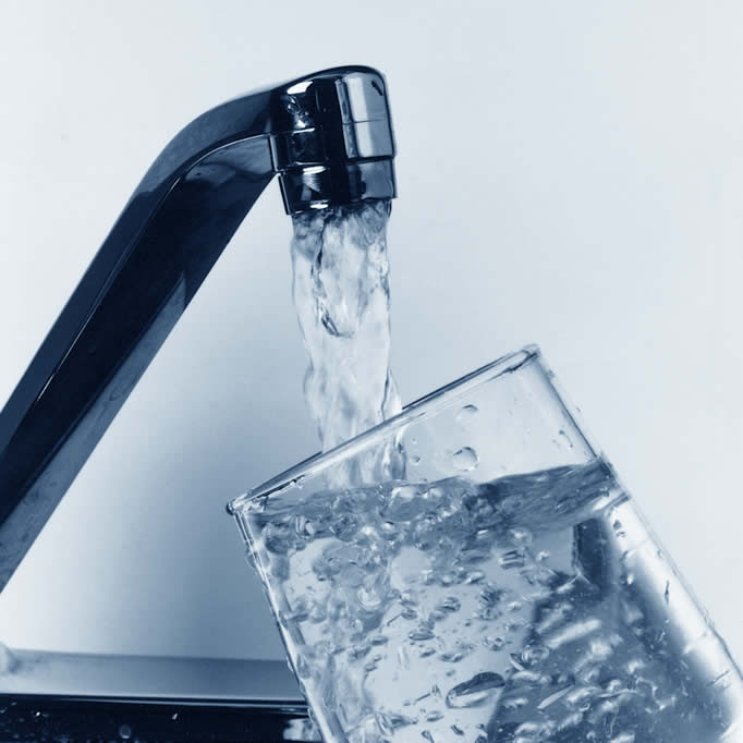 Apa Nova a scumpit cu 36% apa potabilă în Bucureşti