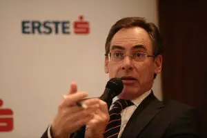 Wimmer: Tranzacţia propusă de Erste protejează SIF-urile de un eşec al listării BCR