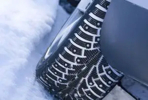 Cum alegi şi când trebuie să montezi anvelopele de iarnă