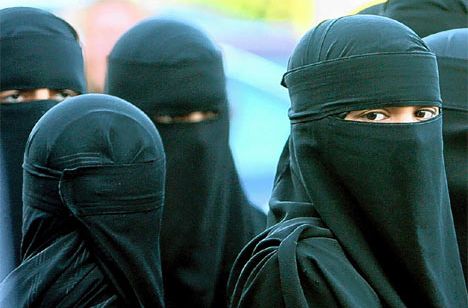 Guvernul olandez interzice purtarea în public a vălului islamic