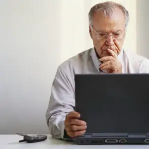 Comisia de muncă: Vârsta standard de pensionare – 60 de ani pentru femei, 64 de ani pentru bărbaţi