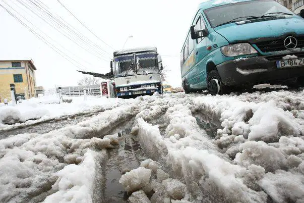 De astăzi, ninsoarea va cuprinde aproape toată ţara