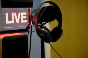 Radio Guerrilla îşi încetează, azi, emisia